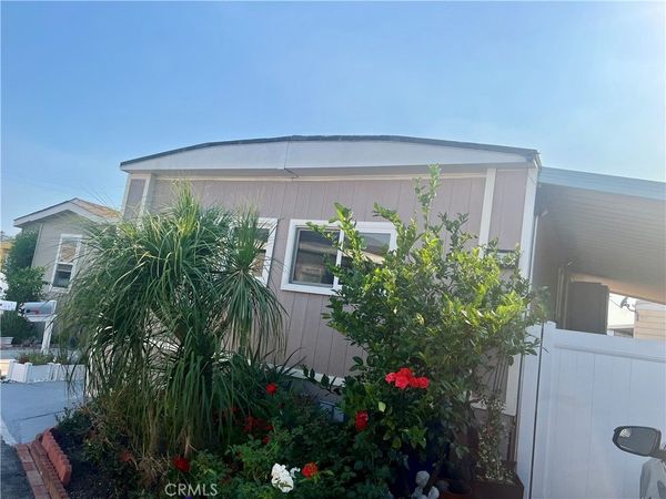 21001 Plummer Street, Unit 54, Chatsworth, CA 91311