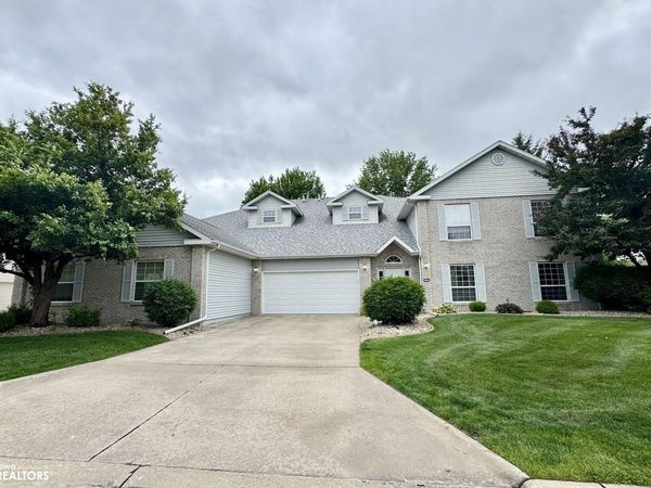 1509 Orchard Meadow Drive, Unit B, Burlington, IA 52601