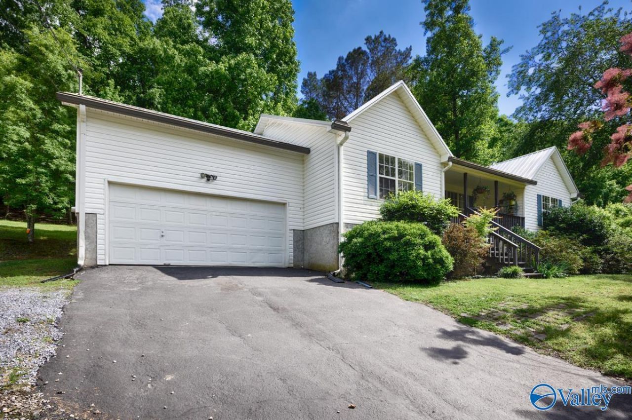 4688 Hide-A-Way Drive Guntersville, AL 35796