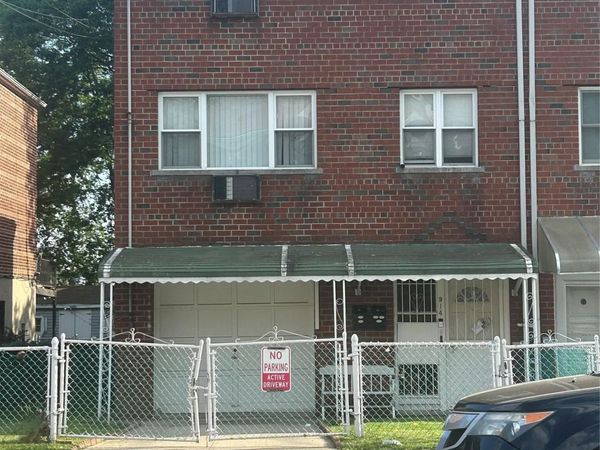 914 E 211th Street, Bronx, NY 10469