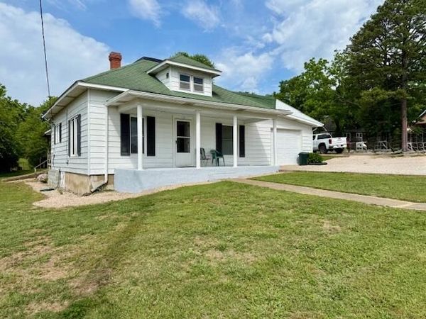 110 N Pine Street , Mountain View, MO 65548