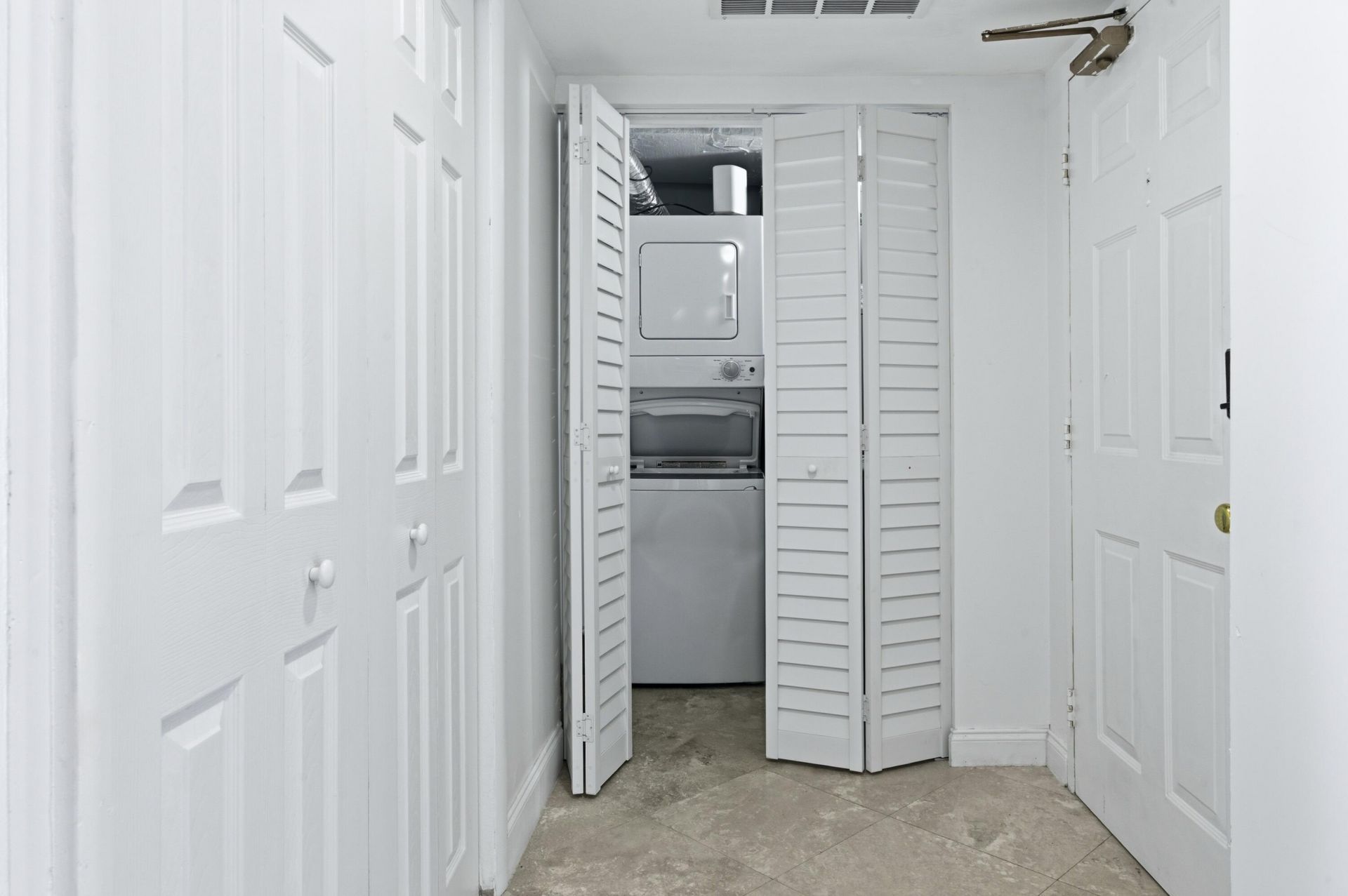 5600 N Flagler Drive, Unit 1605, West Palm Beach, FL 33407 Photo