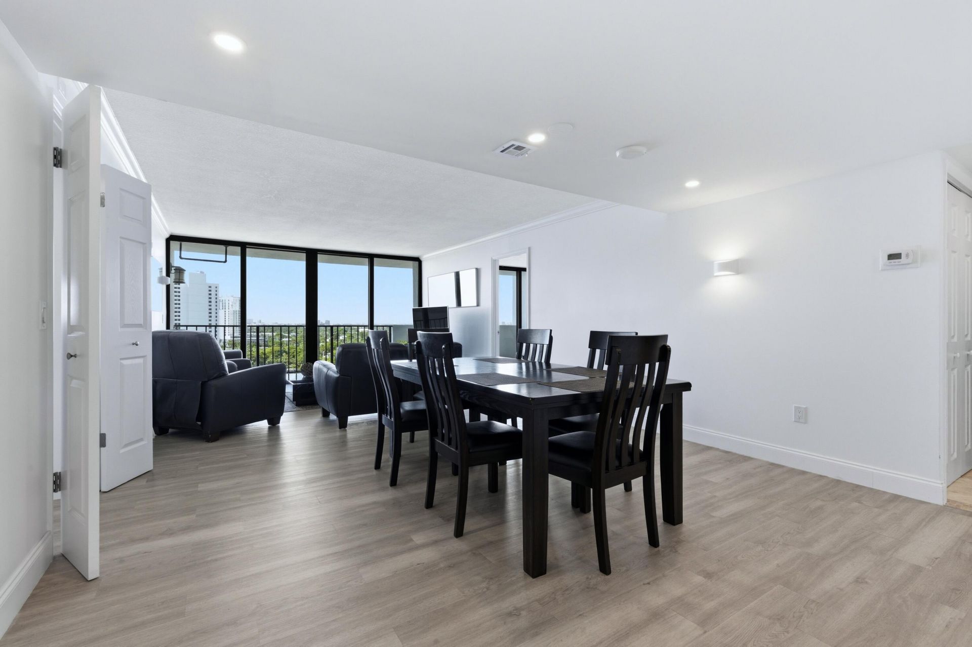 5600 N Flagler Drive, Unit 1605, West Palm Beach, FL 33407 Photo
