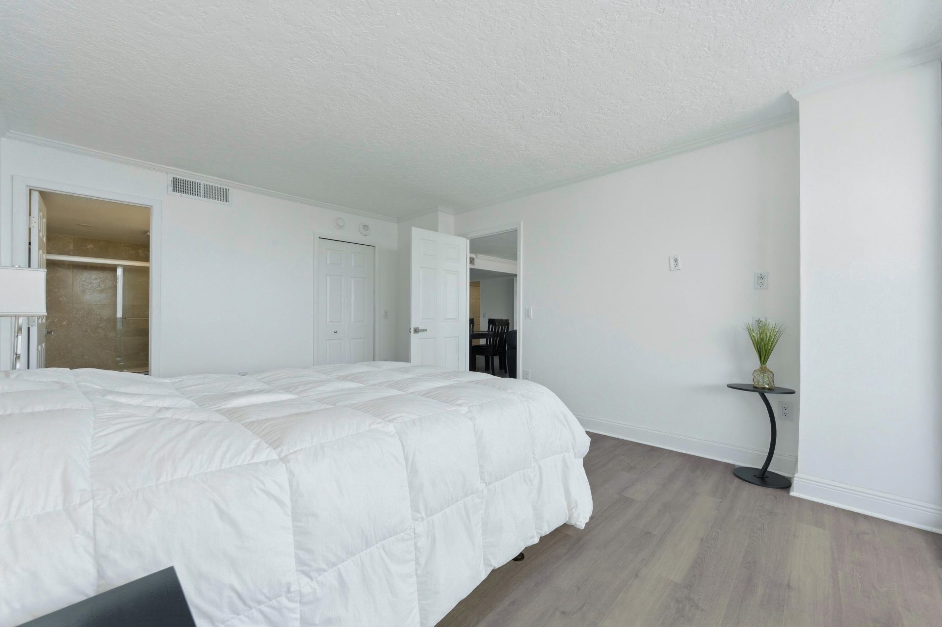 5600 N Flagler Drive, Unit 1605, West Palm Beach, FL 33407 Photo