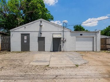 2905 Bryan Avenue, Fort Worth, TX 76104