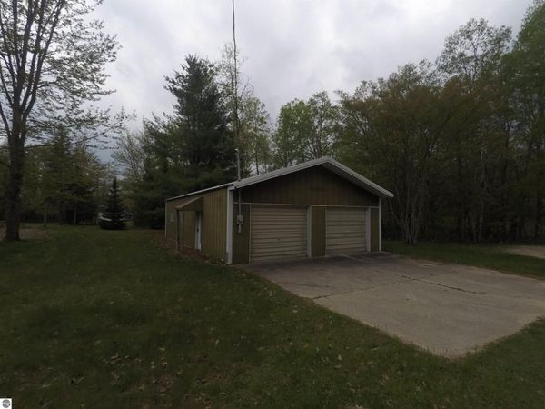 137 Henderson Place, Cadillac, MI 49601