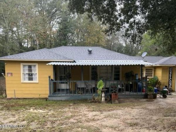 2214 N 3rd Avenue, Laurel, MS 39440