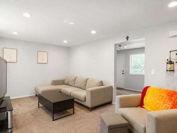 1085 N NAYON DR E, Unit # 6, Layton, UT 84040