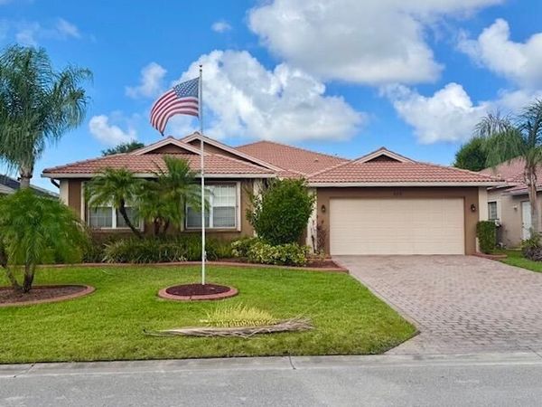 598 NW Waverly Circle S, Port St. Lucie, FL 34983