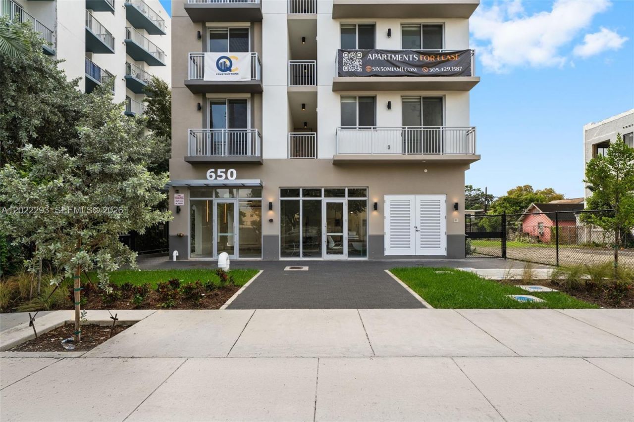 650 SW 1st St , Unit 403, Miami, FL 33130 Photo