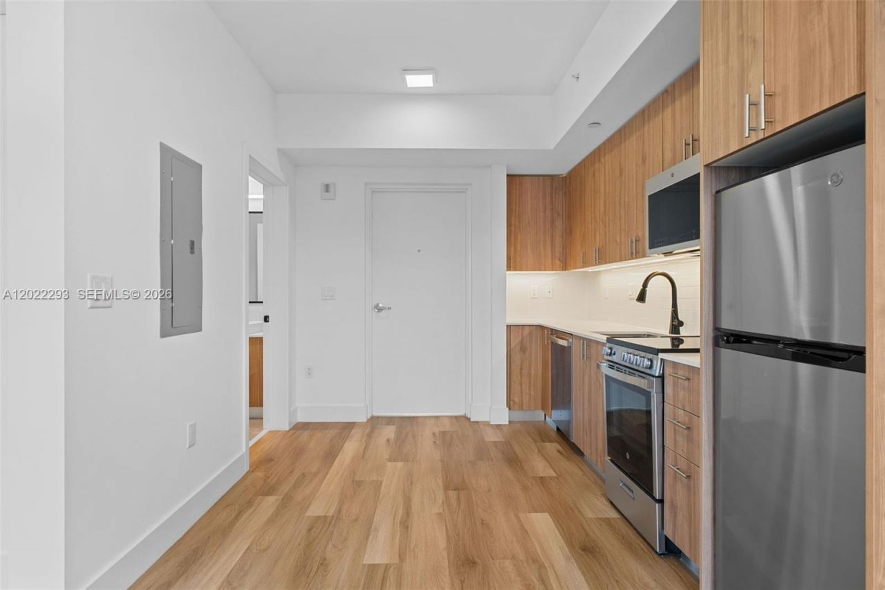 650 SW 1st St , Unit 403, Miami, FL 33130 Photo