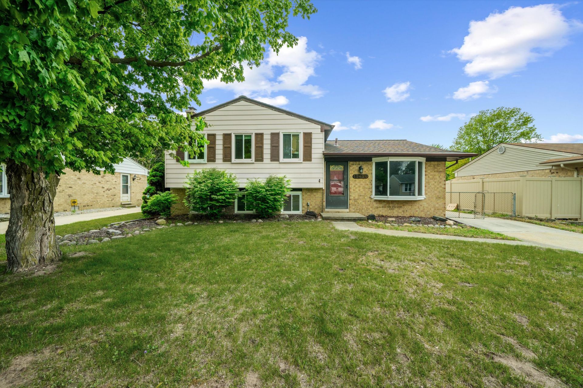 15420 Burr Street, Taylor, MI 48180 Main Photo