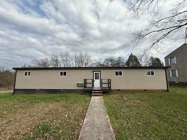232 W Legion Circle , Pikeville, TN 37367