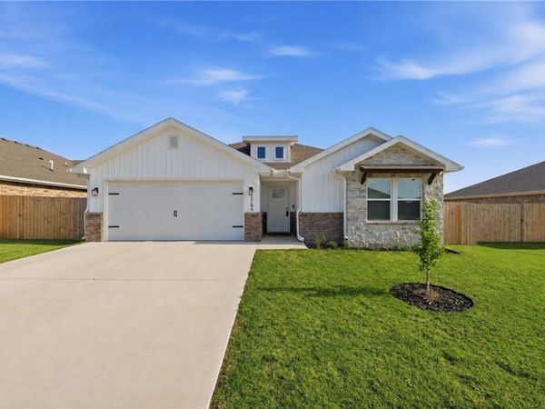 1709 Bugg Street , Pea Ridge, AR 72751