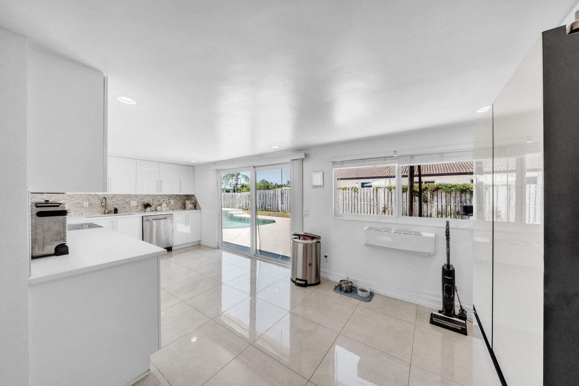 2298 NE 2nd Avenue, Boca Raton, FL 33431 Photo