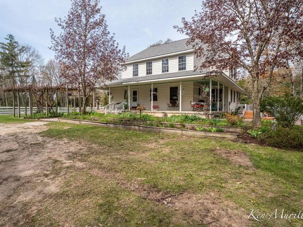 1519 N Roscommon Road, Roscommon, MI 48653