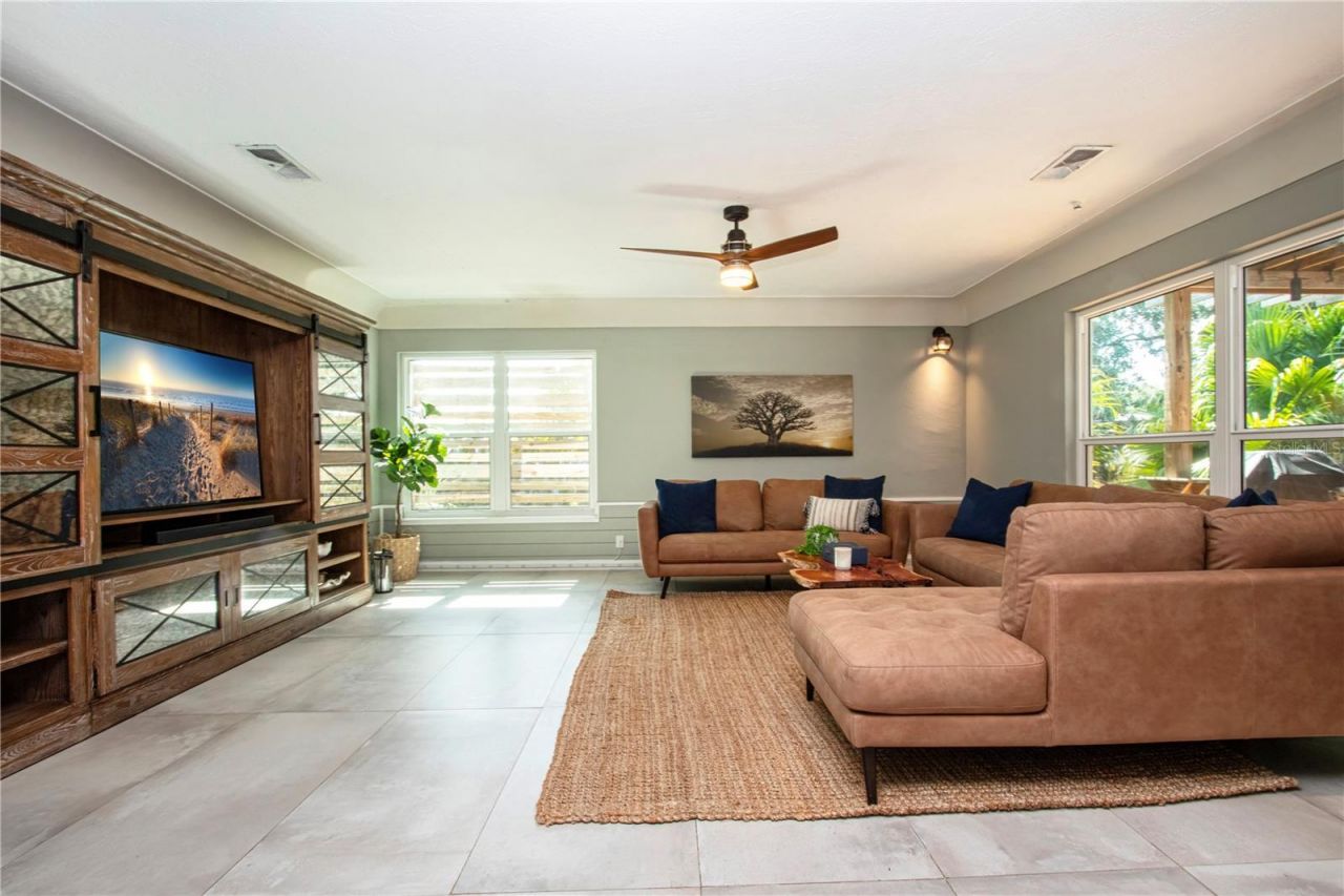 6109 Kracker Avenue , Gibsonton, FL 33534 Photo