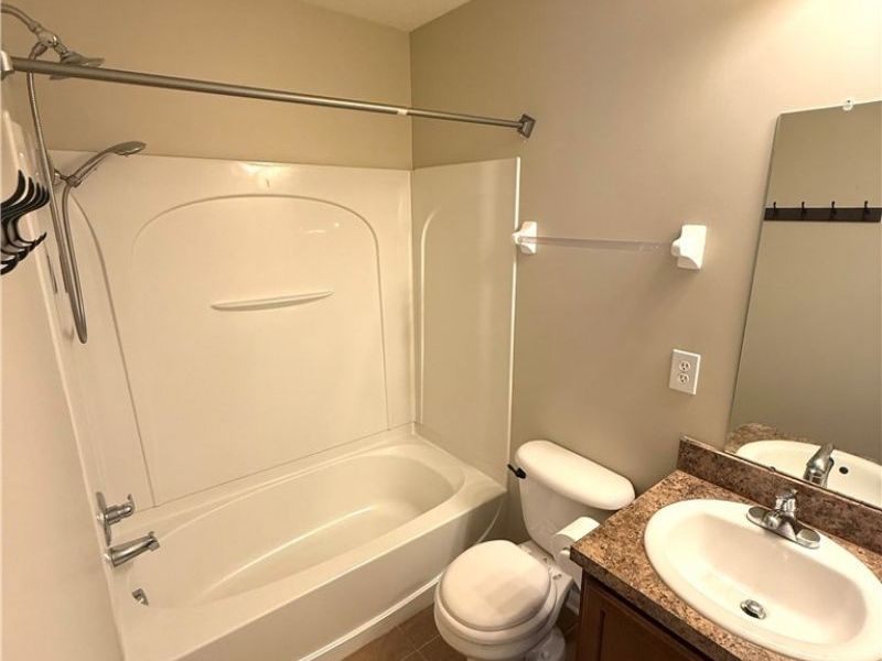 952 Hartford Village Boulevard, Columbus, OH 43228 Photo 12