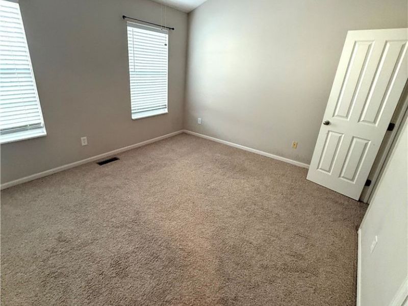 952 Hartford Village Boulevard, Columbus, OH 43228 Photo 13