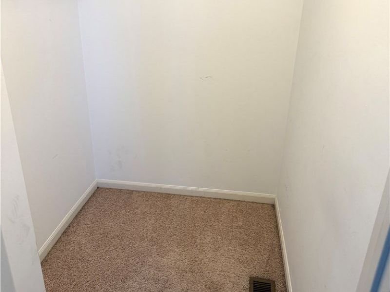 952 Hartford Village Boulevard, Columbus, OH 43228 Photo 15