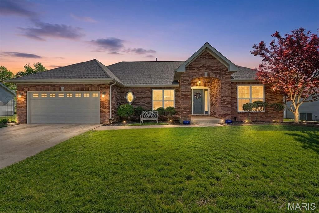 928 Saint Nicholas Drive , O Fallon, IL 62269 Main Photo