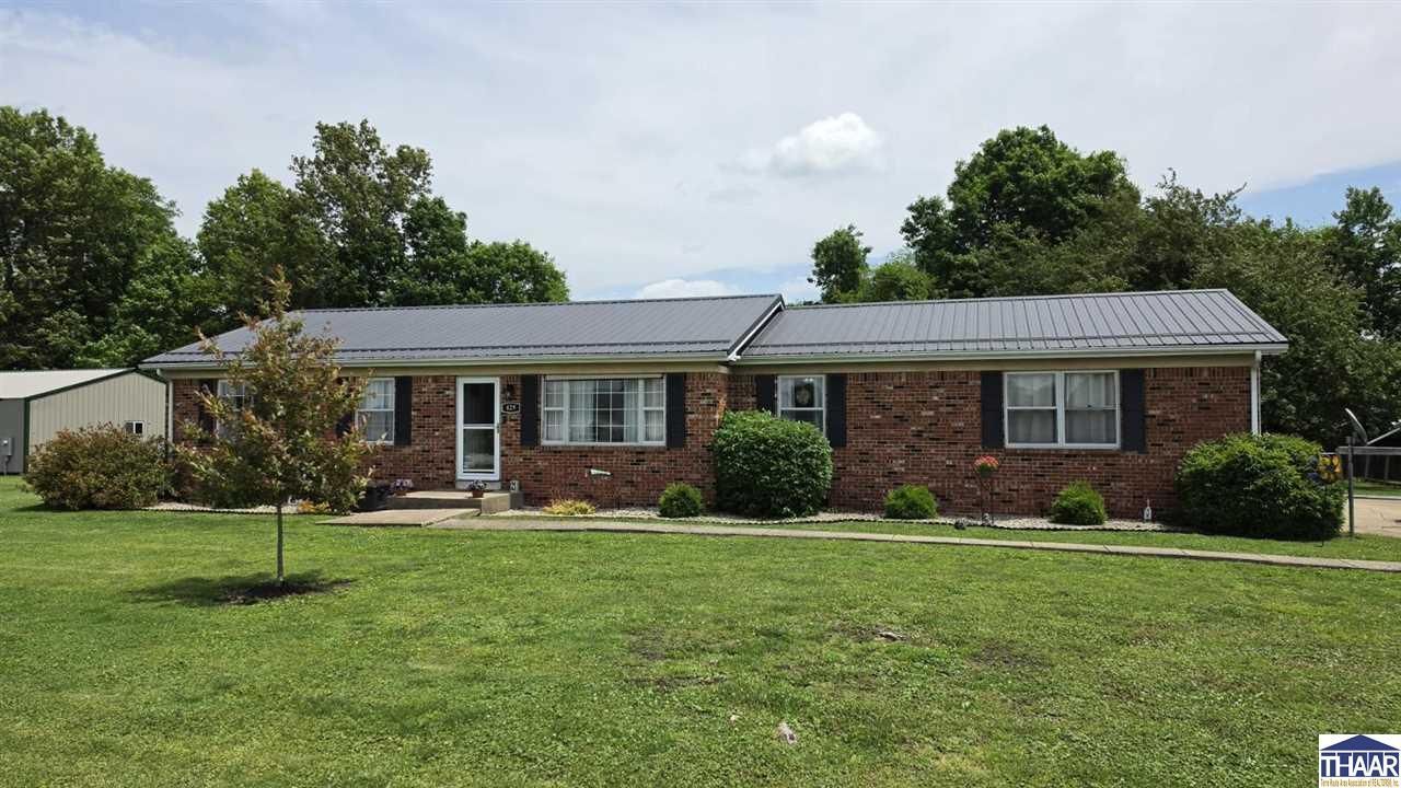 429 S Delaware Street, Shelburn, IN 47879 Main Photo