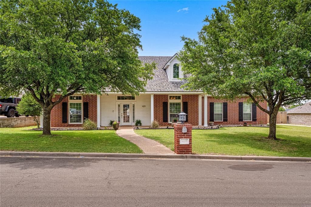 429 W Wall Street , Hewitt, TX 76643 Main Photo