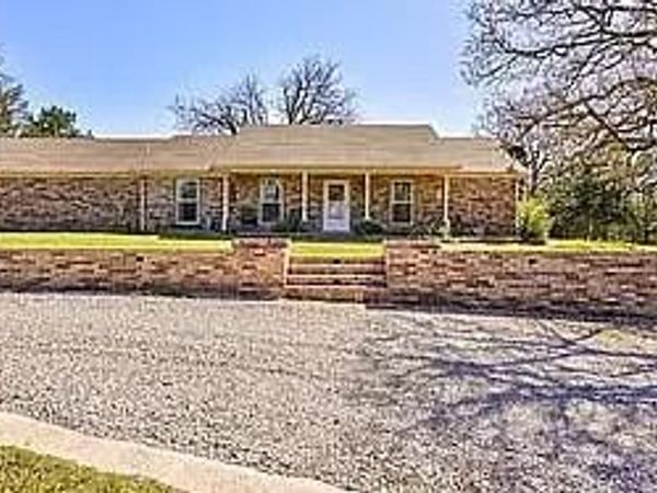 1025 E Triplett Road, Guthrie, OK 73044