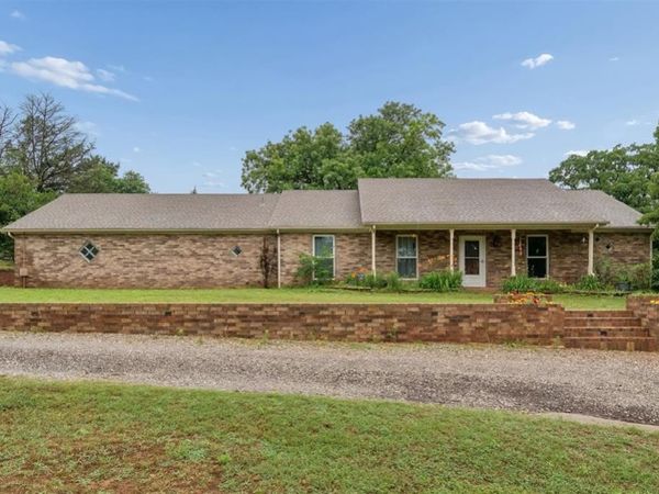 1025 E Triplett Road, Guthrie, OK 73044