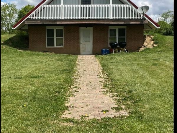 2049 Mallow Road, Frankfort, OH 45628