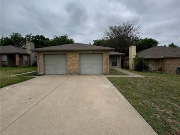 1116 Landsdale Lane, Saginaw, TX 76179