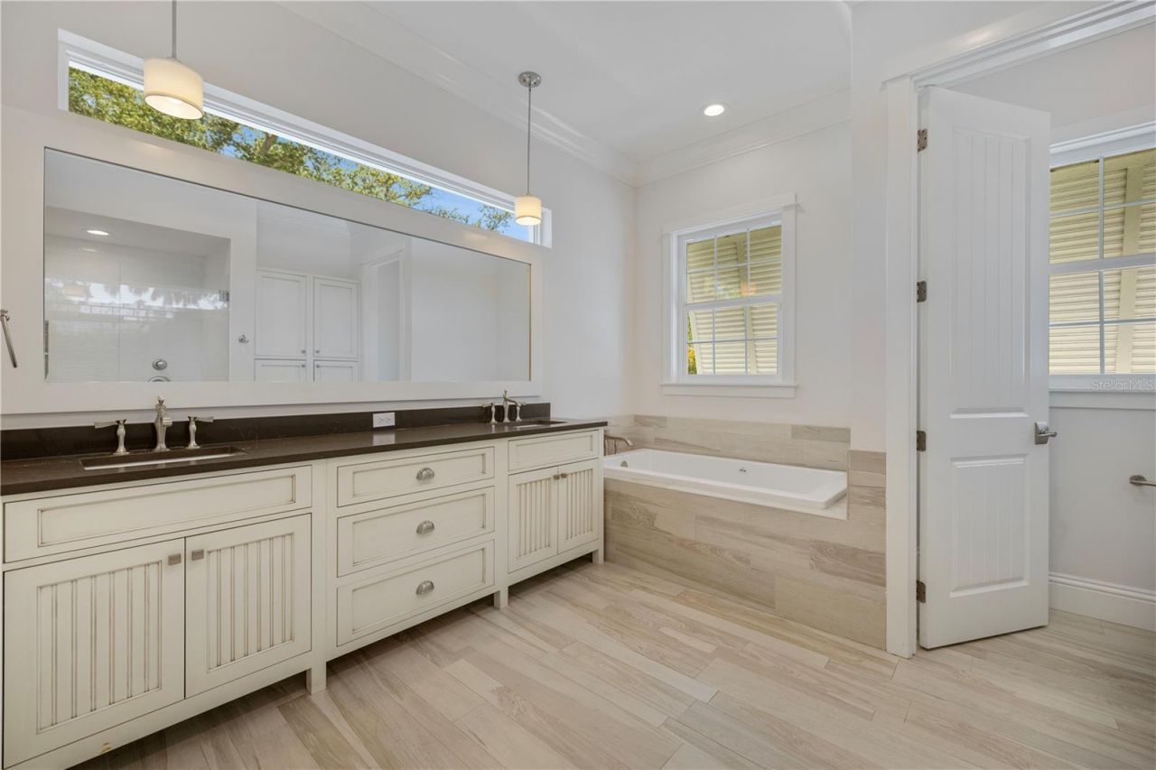 3919 Roberts Point Road, Sarasota, FL 34242 Photo