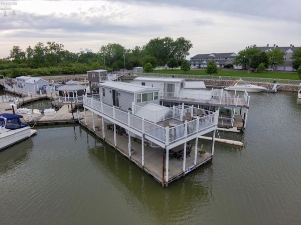 1805 W Lakeshore Drive, Port Clinton, OH 43452