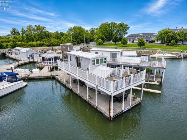 1805 W Lakeshore Drive, Port Clinton, OH 43452