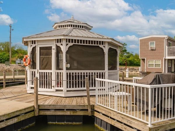 1805 W Lakeshore Drive, Port Clinton, OH 43452