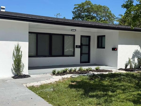 160 SE 15th Avenue, Pompano Beach, FL 33060