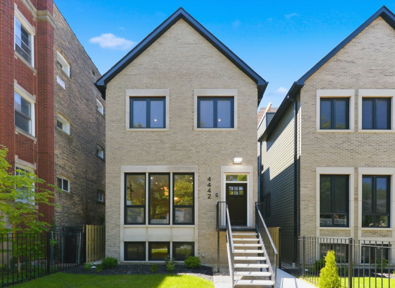 4444 N Greenview Avenue , Chicago, IL 60640