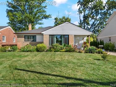 18474 Beverly Road, Beverly Hills Vlg, MI 48025