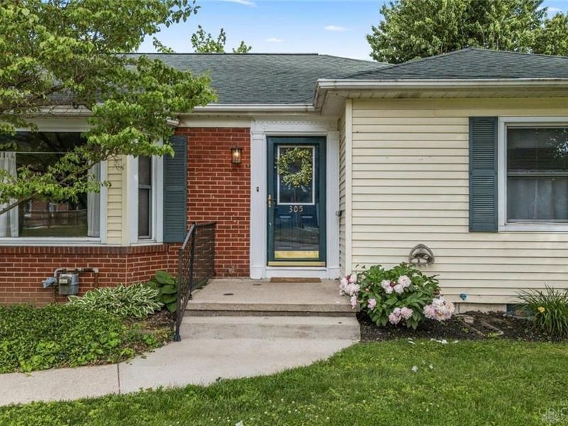 305 Bourbon Street, Blanchester, OH 45107 Photo 2