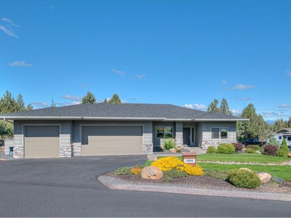 1194 Highland View Loop, Redmond, OR 97756