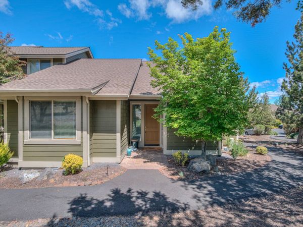 10737 Village Loop, Redmond, OR 97756