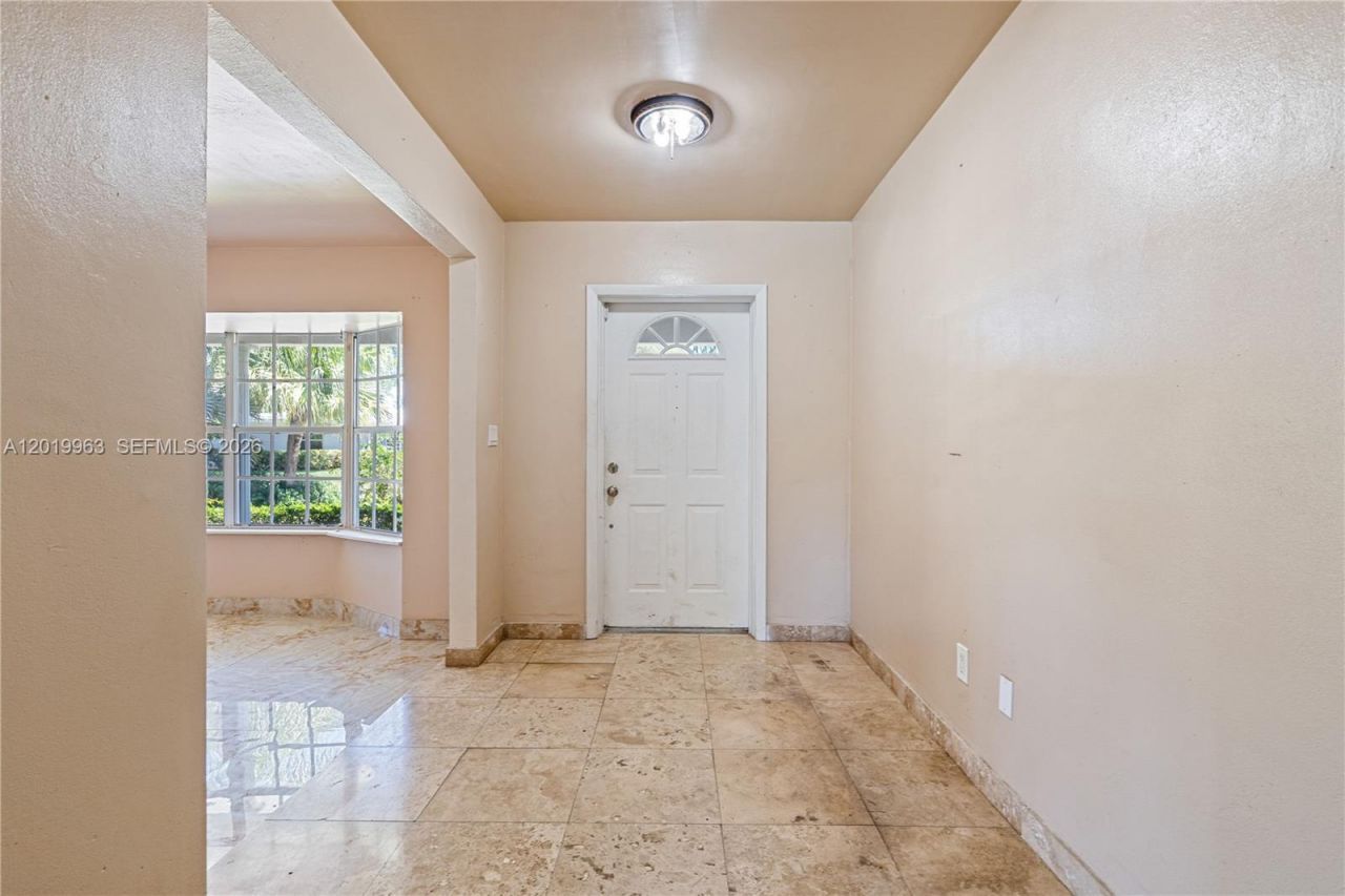 8200 SW 164th St, Palmetto Bay, FL 33157 Photo
