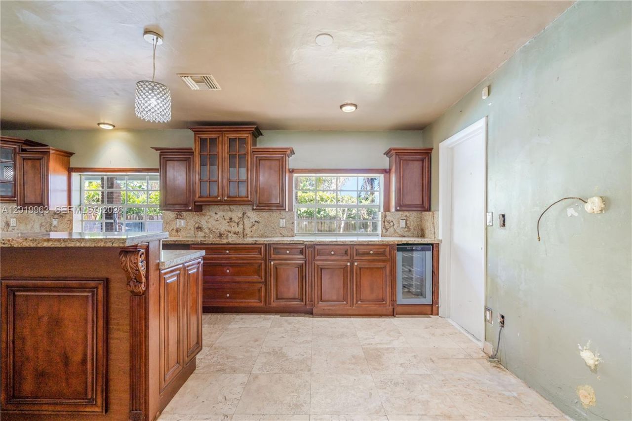 8200 SW 164th St, Palmetto Bay, FL 33157 Photo