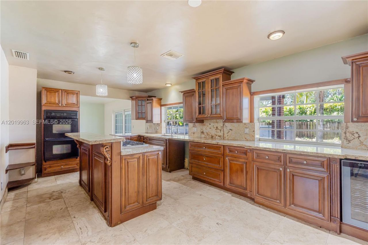8200 SW 164th St, Palmetto Bay, FL 33157 Photo