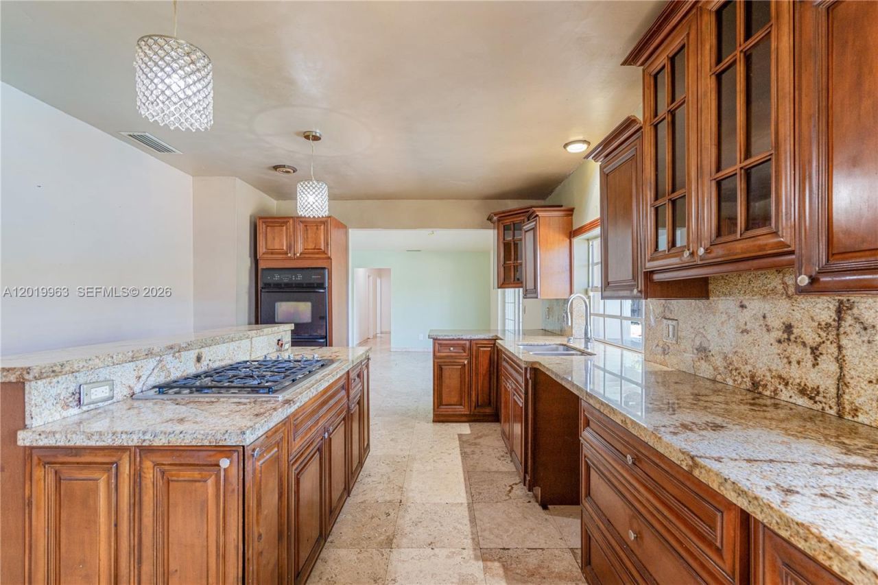 8200 SW 164th St, Palmetto Bay, FL 33157 Photo