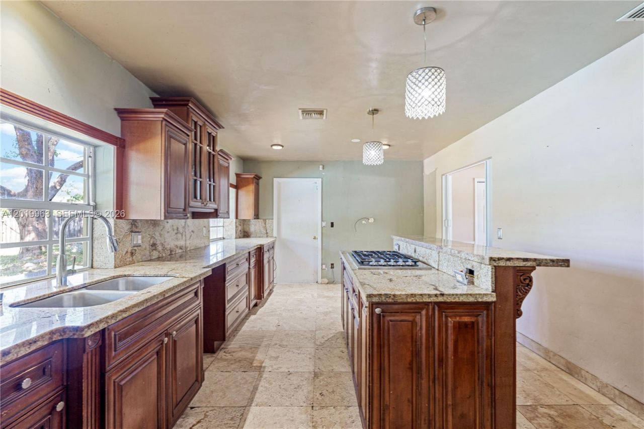 8200 SW 164th St, Palmetto Bay, FL 33157 Photo