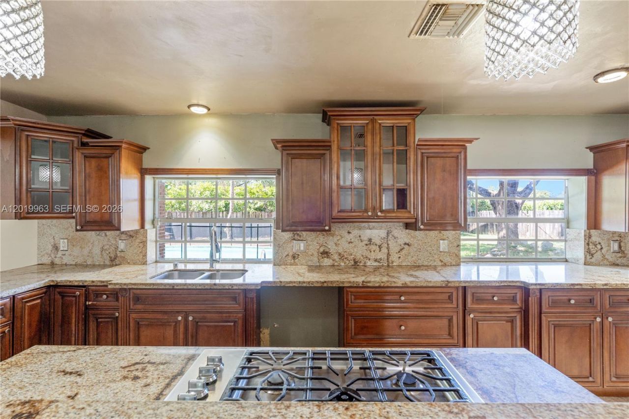8200 SW 164th St, Palmetto Bay, FL 33157 Photo