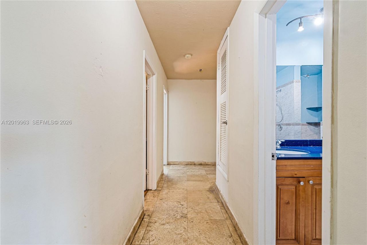 8200 SW 164th St, Palmetto Bay, FL 33157 Photo