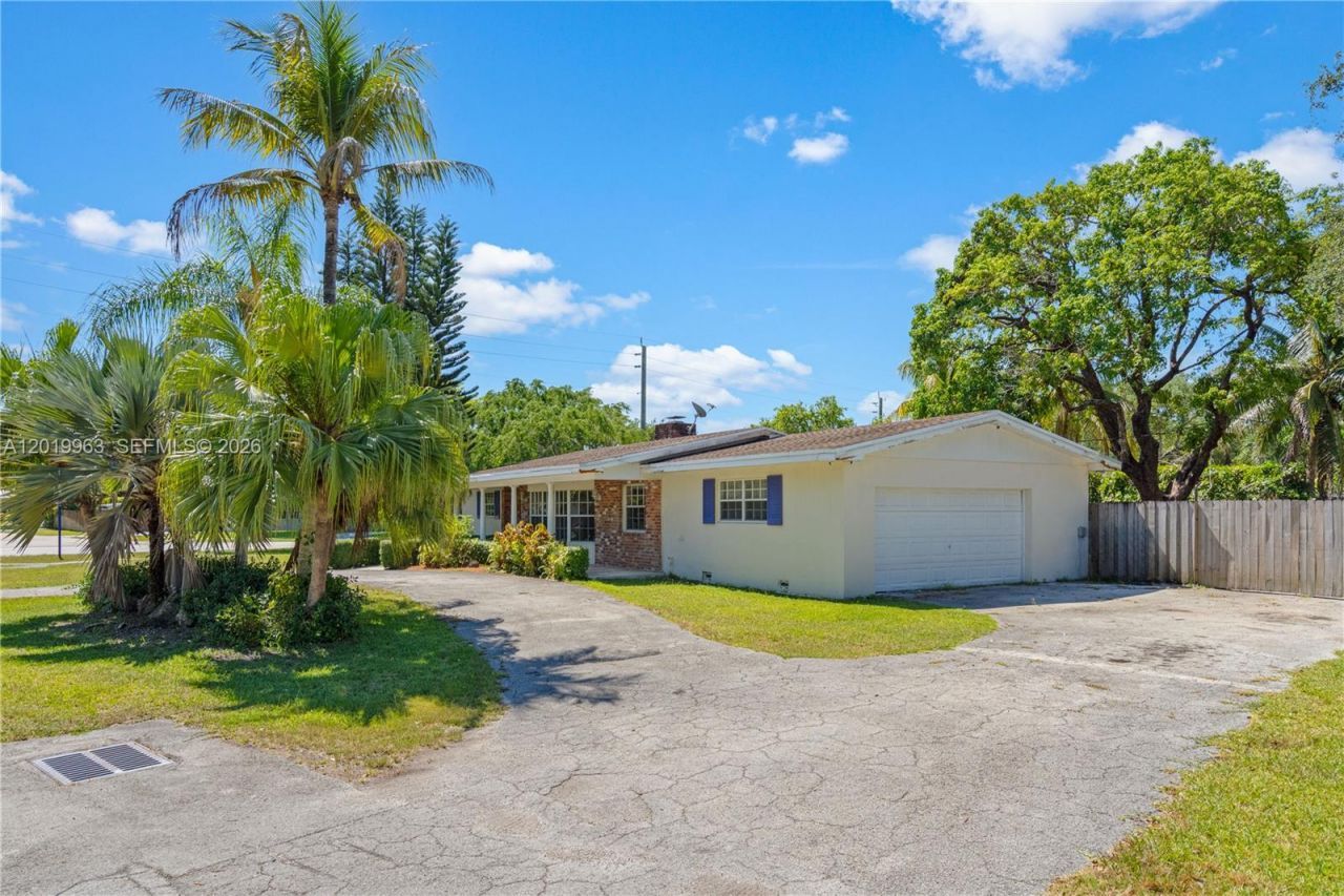 8200 SW 164th St, Palmetto Bay, FL 33157 Photo