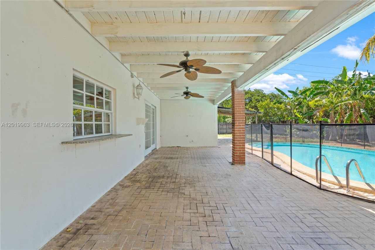 8200 SW 164th St, Palmetto Bay, FL 33157 Photo